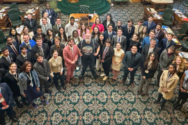 Photo de groupe lors du Parlement Jeunesse en Acadie © Josée BASQUE Photo couleur de groupe lors du Parlement Jeunesse en Acadie