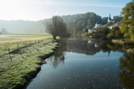 WBT - Péripléties-Vallée de la Semois – Chassepierre -> Chassepierre, un des plus beaux villages de Wallonie situé dans le Parc National de la Vallée de la Semois © WBT – Péripléties
