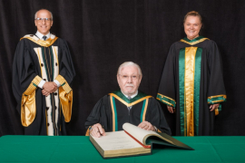 © Université de Sherbrooke / Le recteur, Pierre Cossette, Yves Lenoir et la doyenne de la Faculté d'éducation, Anne Lessard © Université de Sherbrooke / Le recteur, Pierre Cossette, Yves Lenoir et la doyenne de la Faculté d'éducation, Anne Lessard