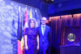 Mme Hélène Drainville, Sous-ministre p.i au Ministère des Relations internationales et de la Francophonie, et M. Yann Gall, Délégué général Wallonie-Bruxelles à Québec Ms. Hélène Drainville, Acting Deputy Minister at the Ministry of International Relations and La Francophonie, and Mr. Yann Gall, General Delegate of Wallonia-Brussels in Quebec